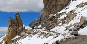 Top 10 Scenic Mountain Passes in India